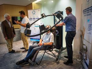  alt="VIRTYSENS : la capsule multisensorielle lève des fonds pour faire voyager les seniors"