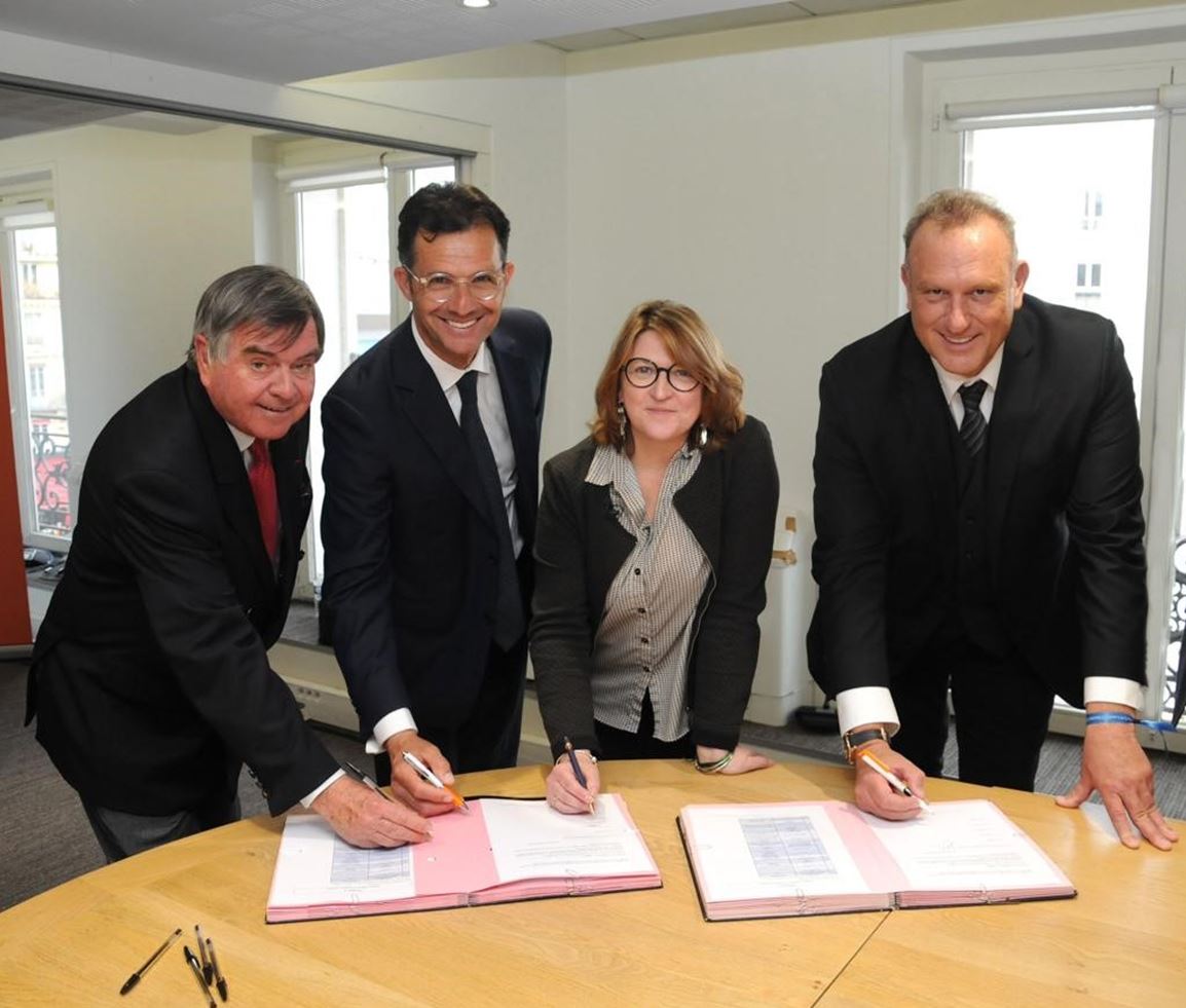 De gauche à droite : Yves Mathon, Secrétaire général UNSA Santé Sociaux Privé ; Thierry Dubois, Président du CNETh ; Jean-Christophe Amarantinis, Président du SYNERPA ; Evelyne Rescanières, Secrétaire générale de la fédération CFDT santé-sociaux ; Lamine Gharbi, Président de la FHP